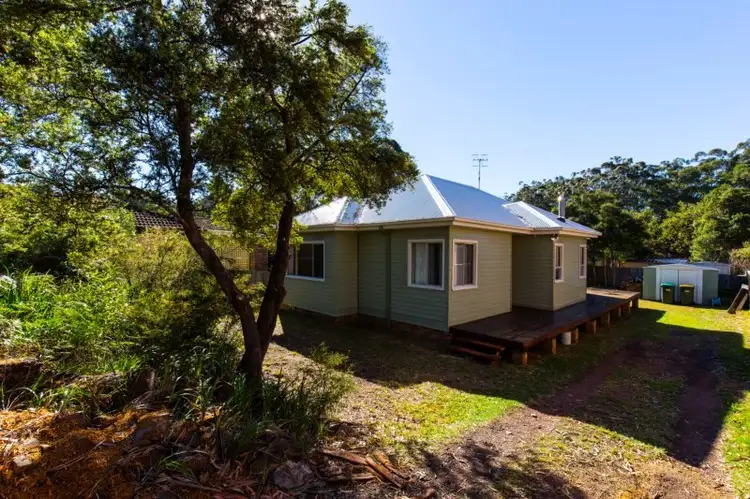 4 Dolphin Avenue, Hawks Nest NSW 2324