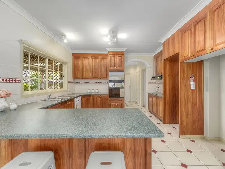 Fourth view of Homely house listing, 7 Rinaldi Court, Carindale QLD 4152