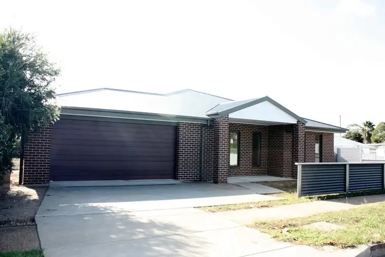 24 Bow Street, Corowa NSW 2646