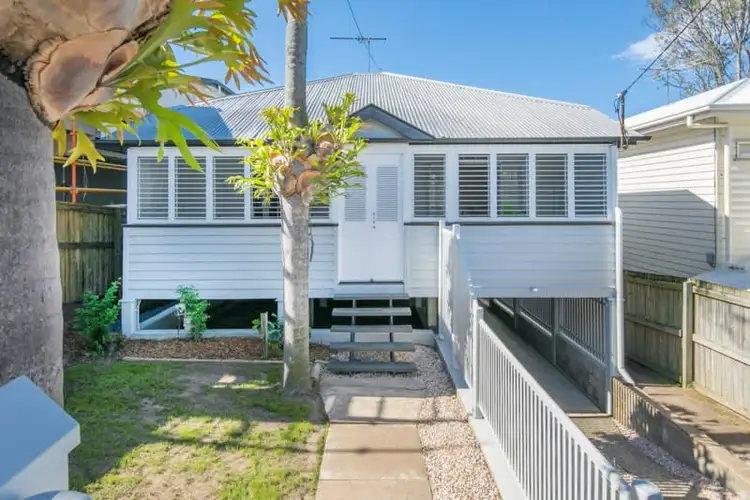 15 Miles Street, Hawthorne QLD 4171