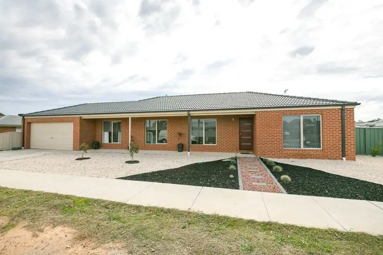 1 Triplett Avenue, Ascot VIC 3551