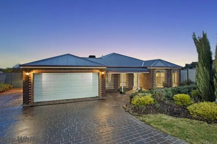 6 Francis Close, Romsey VIC 3434