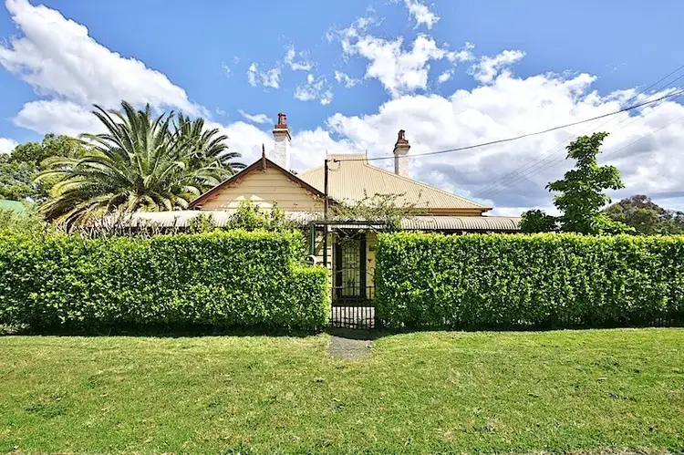 8 Tarawara Street, Bomaderry NSW 2541