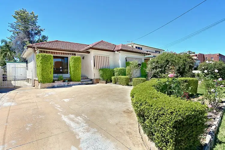 7 Birchgrove Avenue, Canley Heights NSW 2166