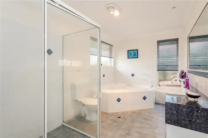 Sixth view of Homely house listing, 5 Buckingham Court, Telina QLD 4680