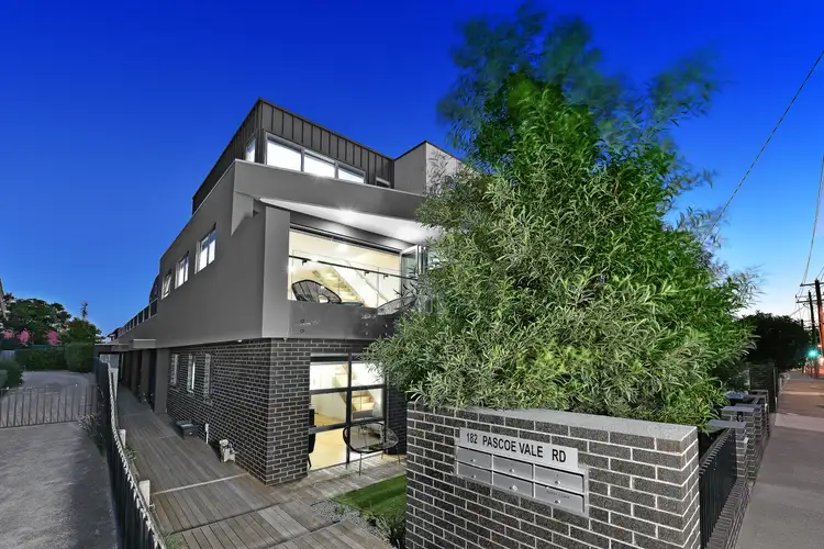 Second view of Homely townhouse listing, 2/182 Pascoe Vale Road, Moonee Ponds VIC 3039