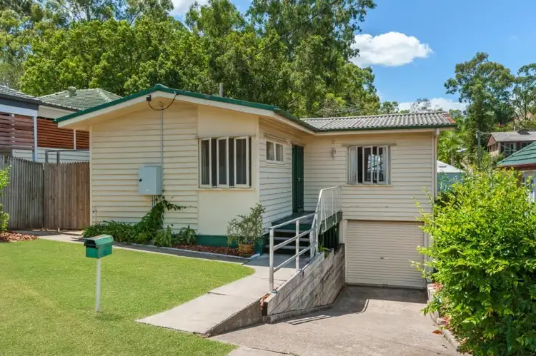 9 Equinox Street, Taringa QLD 4068