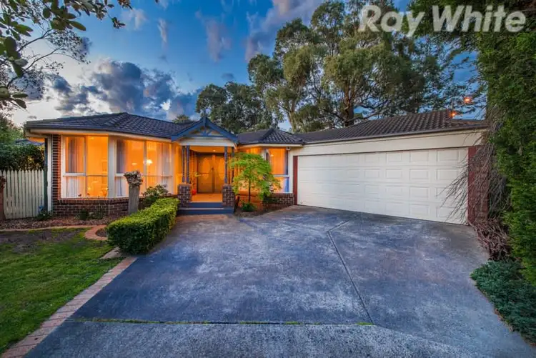 2 Lakewood Drive, Knoxfield VIC 3180