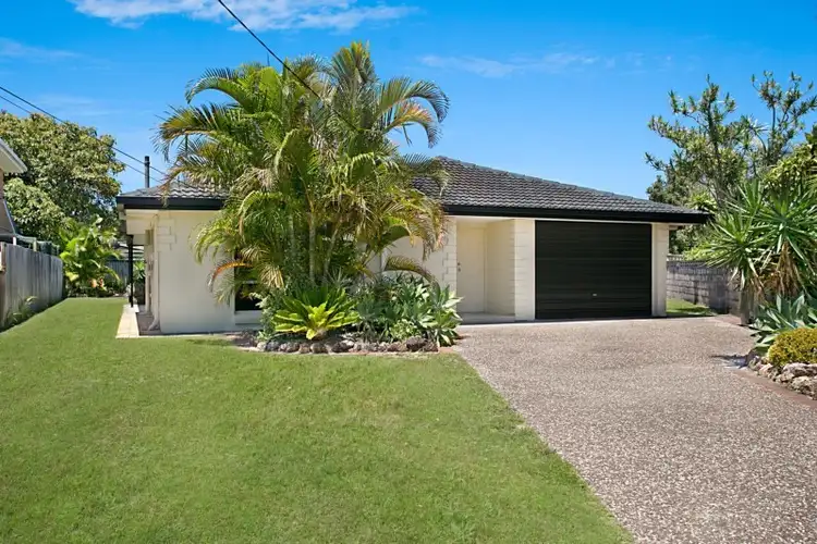 11 Chianti Avenue, Mermaid Waters QLD 4218