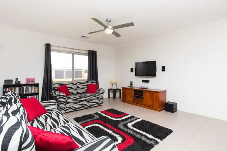 Sixth view of Homely house listing, 10 Mason Court, Red Cliffs VIC 3496