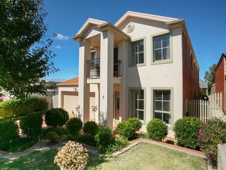 5 Peppermint Close