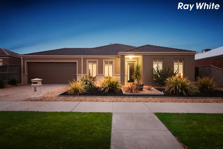 13 Greendale Boulevard, Pakenham VIC 3810