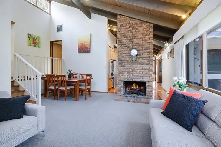 8 Heacham Road, Eltham North VIC 3095