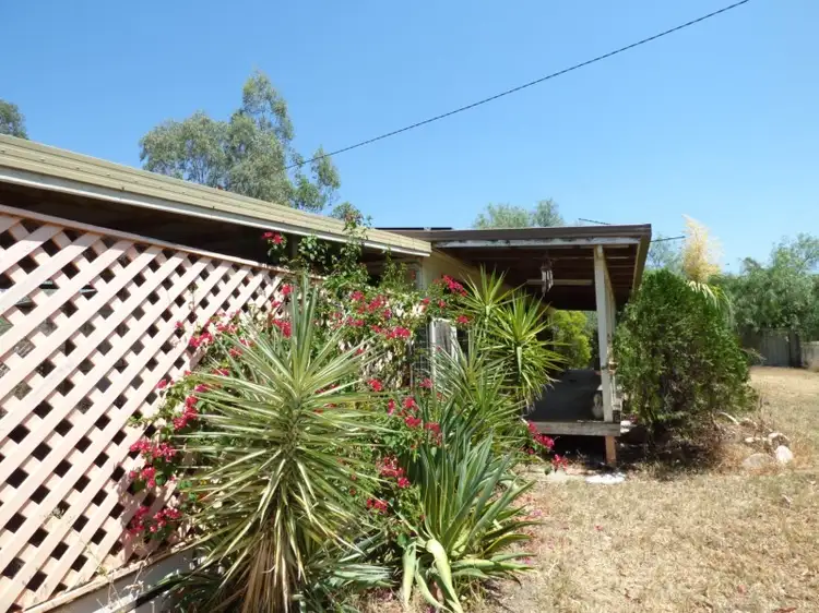 125 edwardes, Roma QLD 4455