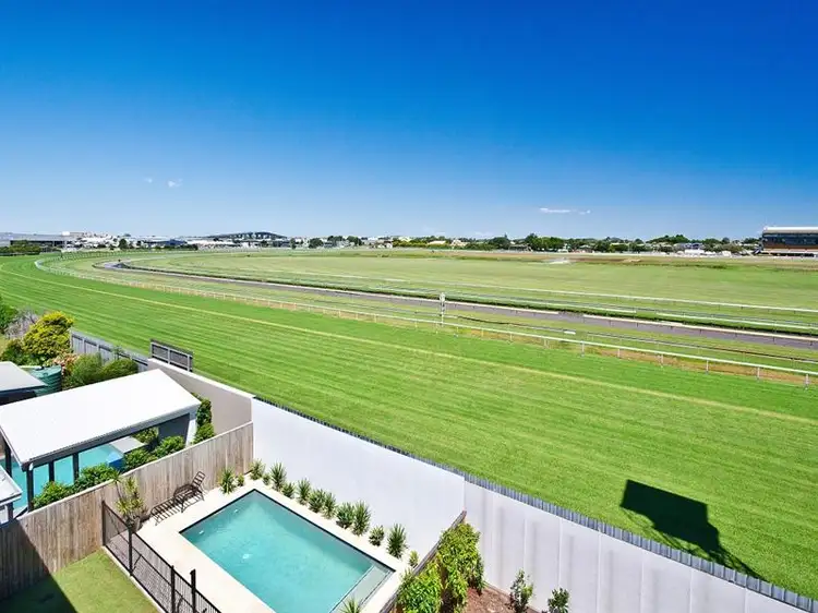 65 Raceview Avenue, Hendra QLD 4011