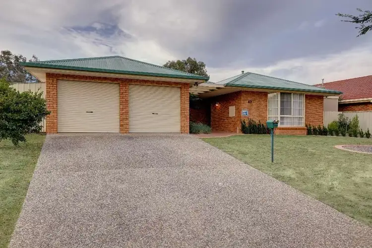 43 Saville Avenue, Lavington NSW 2641
