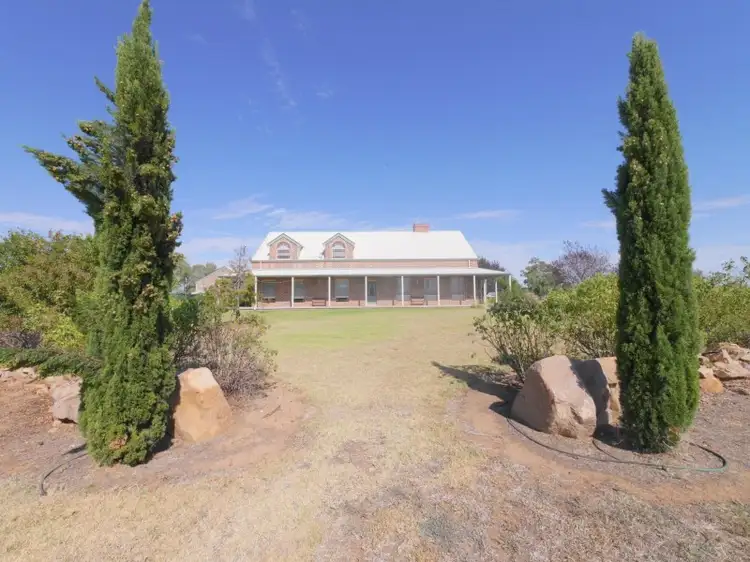 42 Delaneys Road, Cowra NSW 2794