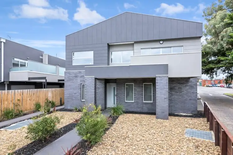 Main view of Homely townhouse listing, 2/2 Grandview Street, Glenroy VIC 3046