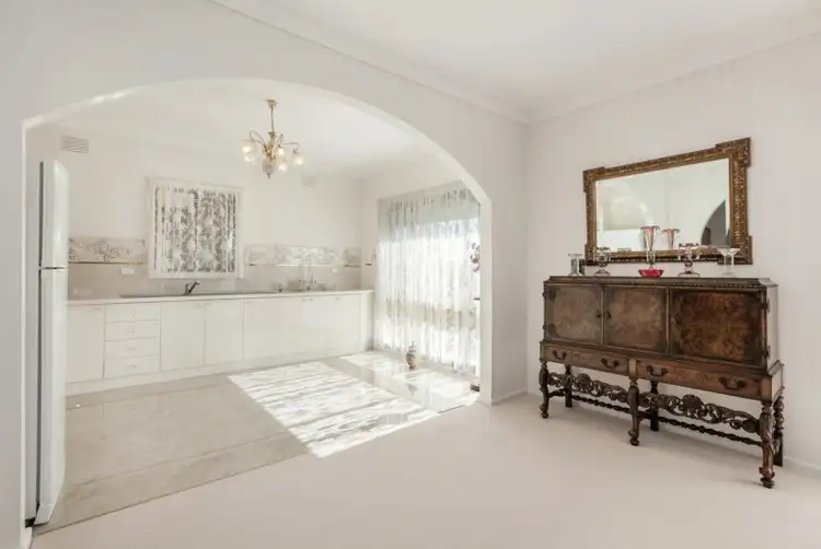 Fifth view of Homely house listing, 14 Yilleen Close, Thomastown VIC 3074
