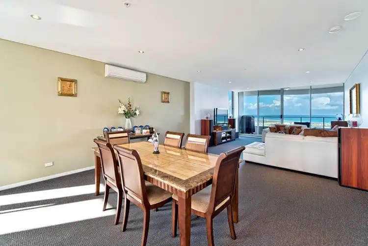 4 Como Crescent, Southport QLD 4215