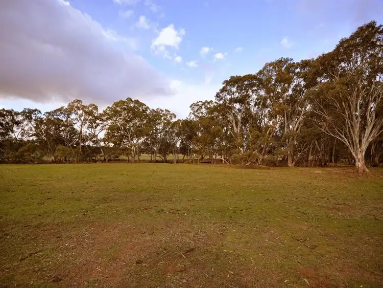 CA 1 Wolfs Lane, Avoca VIC 3467