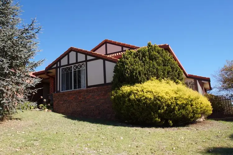 2/39 The Avenue, Armidale NSW 2350