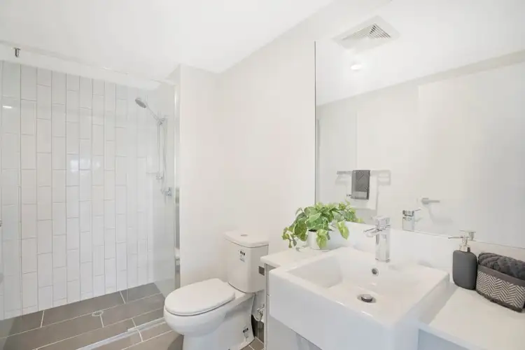 Sixth view of Homely unit listing, 402/9-15 Regina, Greenslopes QLD 4120