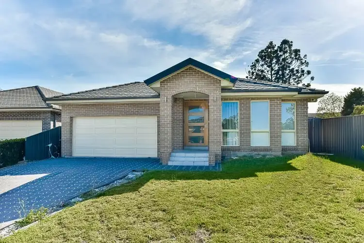 11 Chivers Place, Ingleburn NSW 2565