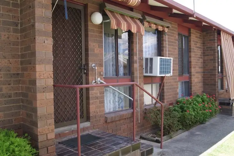 2/405 Griffith Road, Lavington NSW 2641