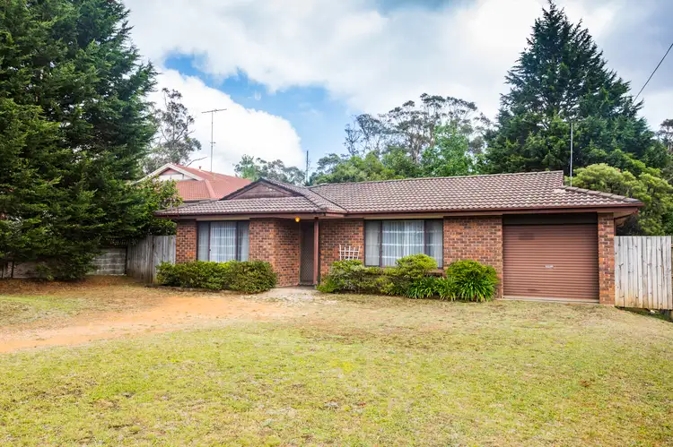 121 Waratah Road, Wentworth Falls NSW 2782