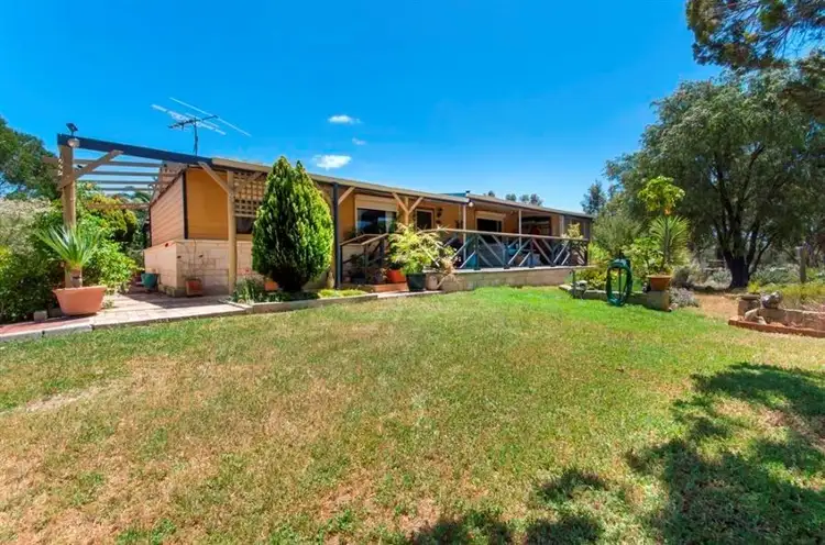 24 Banksia Way, Nilgen WA 6044