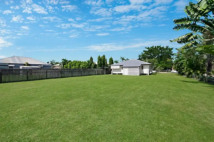 24 Carmody Street, Hermit Park QLD 4812