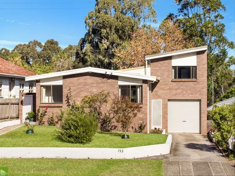 153 Northcliffe Drive, Lake Heights NSW 2502