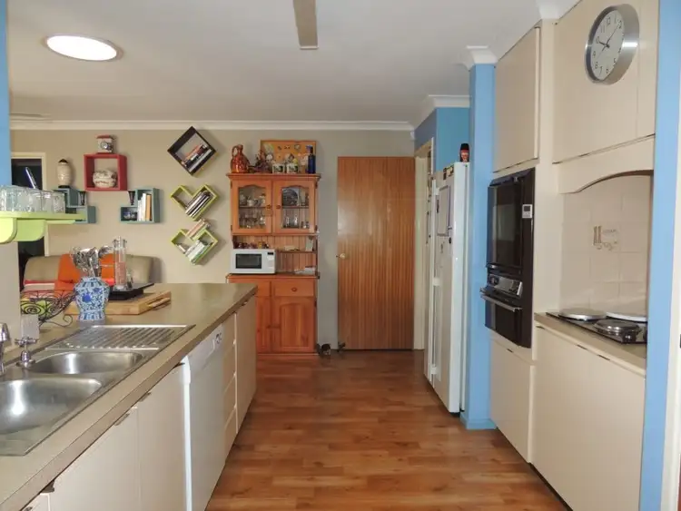 Seventh view of Homely house listing, 32 Erindale Court, Yakamia WA 6330