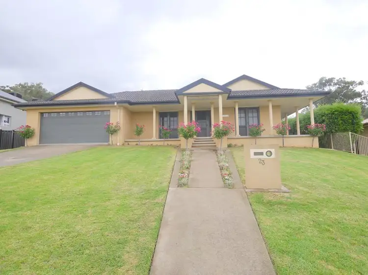 23 London Drive, Cowra NSW 2794