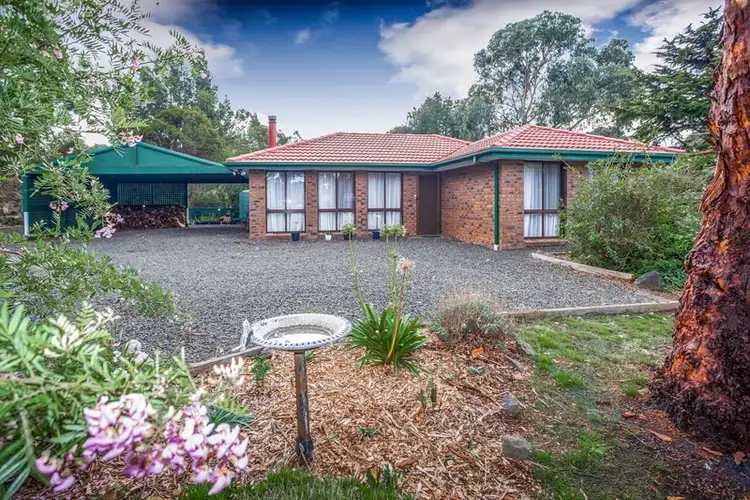 10 Gordon Cresent, Romsey VIC 3434