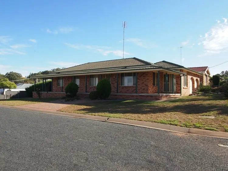 18 Dalley Street, Parkes NSW 2870