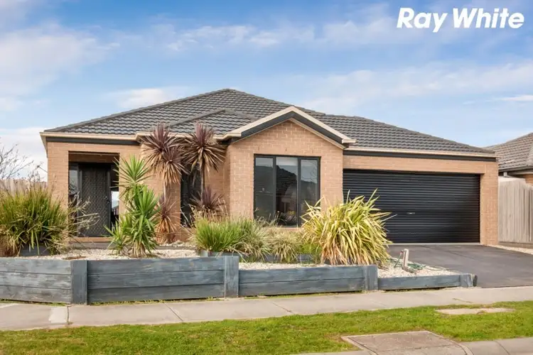 Second view of Homely house listing, 3 Sweet Pea Drive, Pakenham VIC 3810