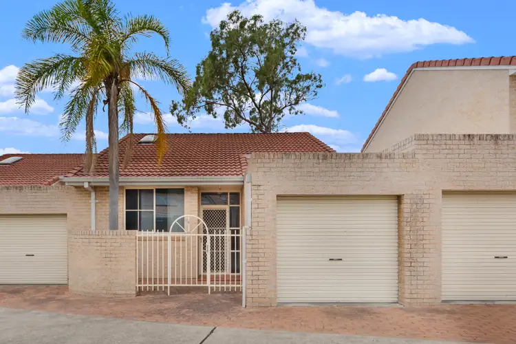 4/16 Cumberland Road, Ingleburn NSW 2565