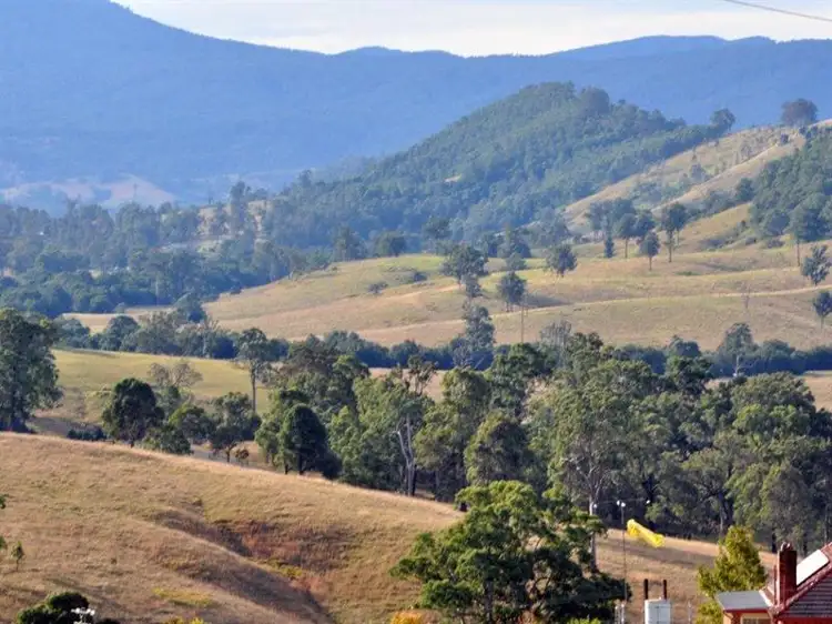19 Hospital Road, Dungog NSW 2420