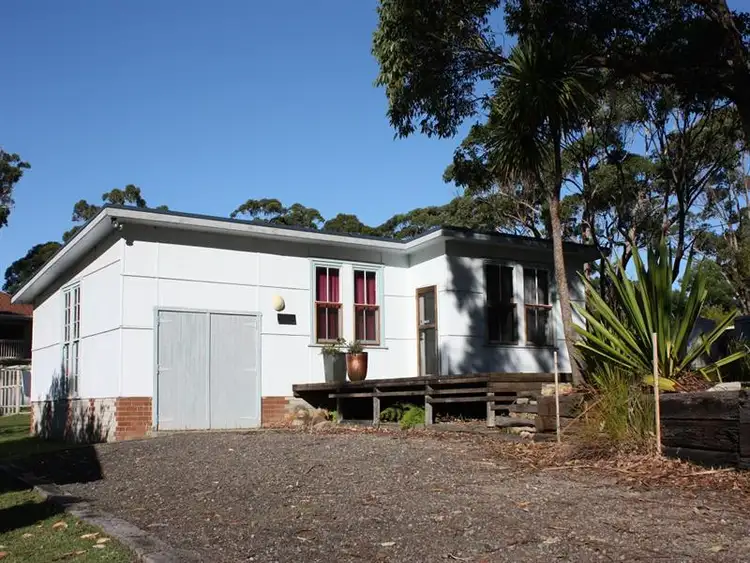 6 Pine Street, Bendalong NSW 2539