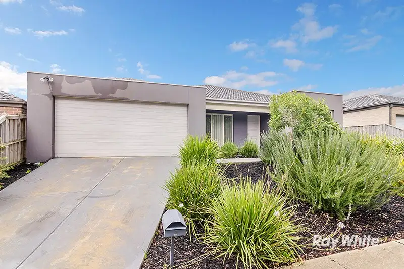 Main view of Homely house listing, 2 Greenview Court, Cranbourne North VIC 3977
