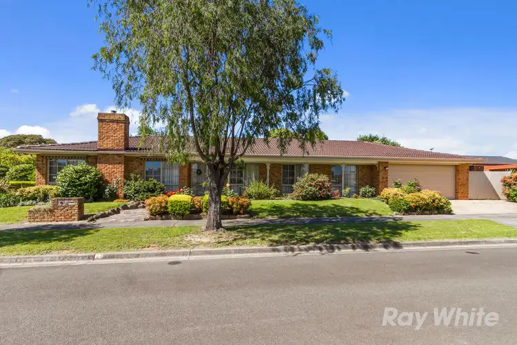 33 Severn Crescent, Rowville VIC 3178