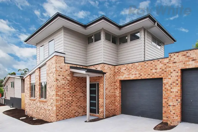 Unit 2, 4 CAROLE Avenue, Chirnside Park VIC 3116