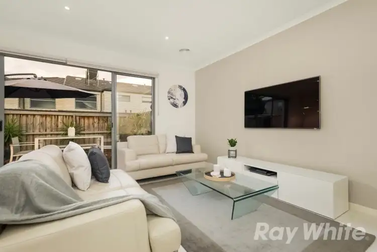 Second view of Homely house listing, 32 Richmond Circuit, Mulgrave VIC 3170