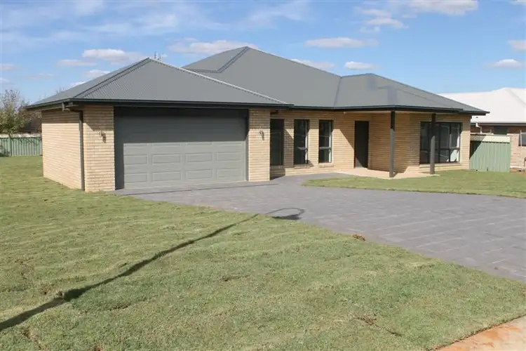 11 Crossroads Drive, Dubbo NSW 2830