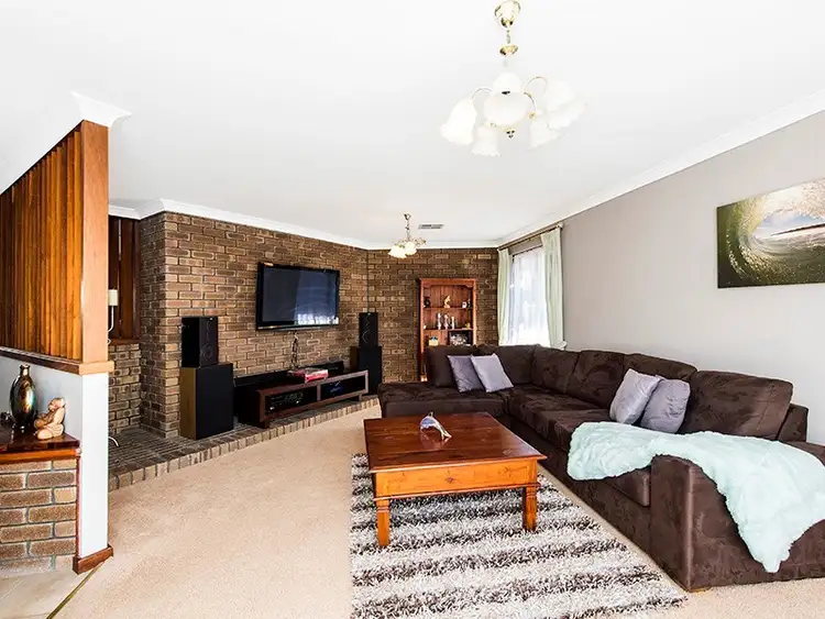 16 Boolardy Road, Golden Bay WA 6174