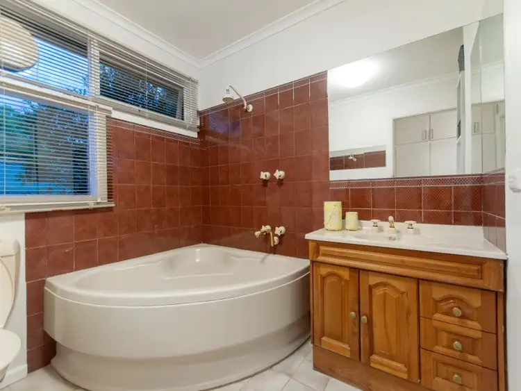 Seventh view of Homely house listing, 2 Kent Grove, Frankston VIC 3199