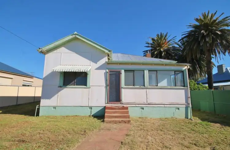 4 Patterson Avenue, Young NSW 2594