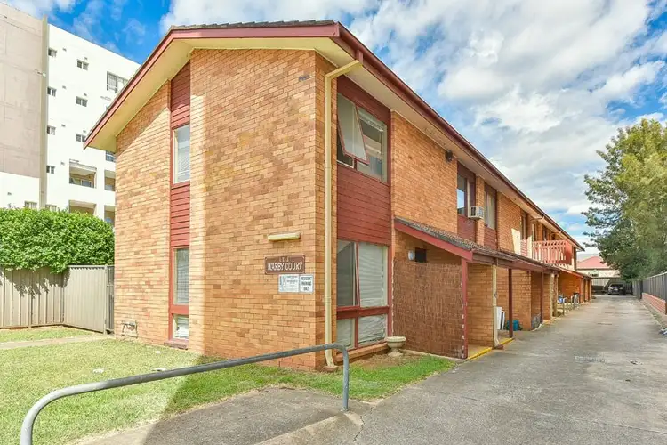 2/11 Warby Street, Campbelltown NSW 2560
